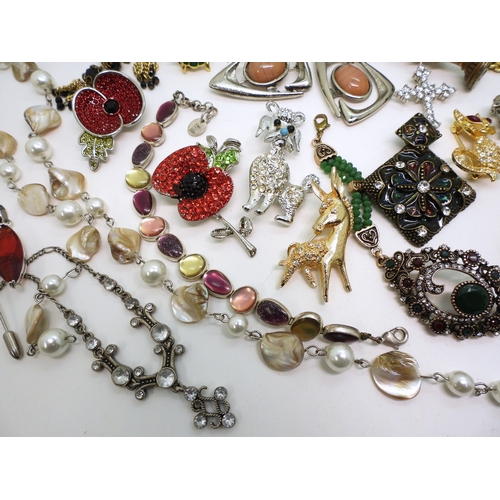 880 - A pearl bracelet with a silver clasp, and a collection of vintage and modern costume jewellery to in... 