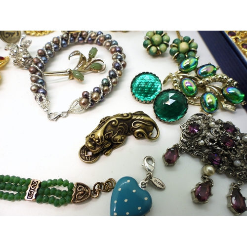 880 - A pearl bracelet with a silver clasp, and a collection of vintage and modern costume jewellery to in... 