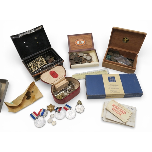 541 - Assorted coins, to include a William IV 1836 half-crown, numerous Victorian threepences, a 1791 Pari... 