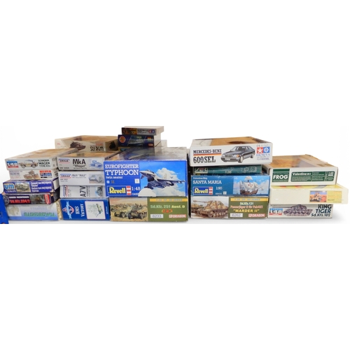560 - A lot comprising various scale model kits&nbsp;unmade, not checked for completeness, mostly in origi... 