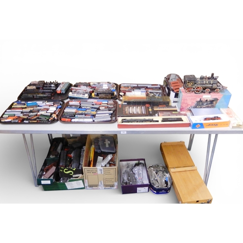 562 - A lot comprising railway models, accessories and track