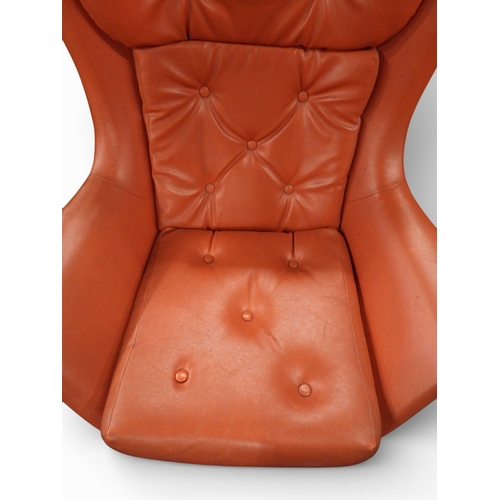 43 - A pair of mid 20th century orange vinyl upholstered egg type swivel armchairs in the manner of Parke... 