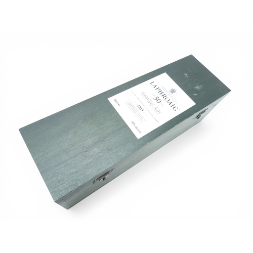 9001 - LAPHROAIG - 30 Year Old Islay Single Malt in presentation box. 2000's era bottling. 75cl 43% ABV... 
