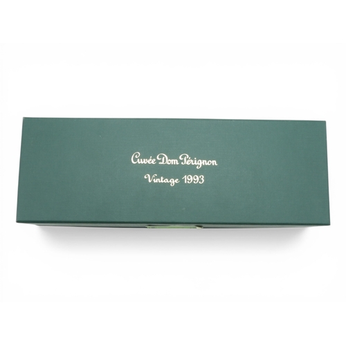 9003 - MOET et CHANDON - 1993 Vintage Cuvee DOM PERIGNON Champagne sealed in presentation box.... 