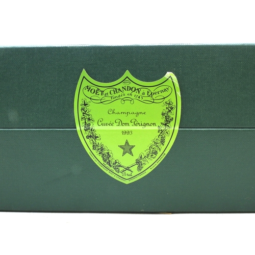 9003 - MOET et CHANDON - 1993 Vintage Cuvee DOM PERIGNON Champagne sealed in presentation box.... 