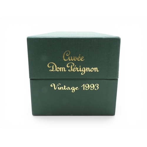 9003 - MOET et CHANDON - 1993 Vintage Cuvee DOM PERIGNON Champagne sealed in presentation box.... 