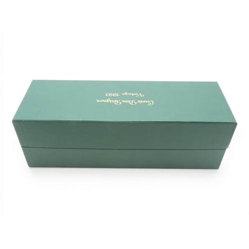 9003 - MOET et CHANDON - 1993 Vintage Cuvee DOM PERIGNON Champagne sealed in presentation box.... 