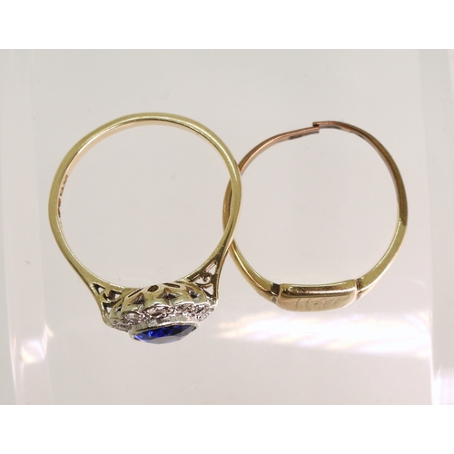 755 - A 9ct gold synthetic sapphire and clear gem cluster, size O1/2, weight 2.7gms, and an (af) yellow an...