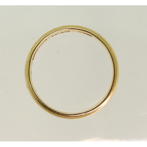 767 - An 18ct gold wedding band, size K1/2, weight 3.8gms