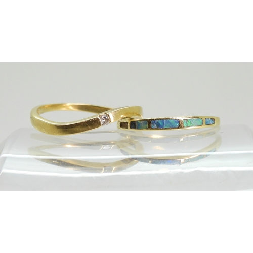 769 - An 18ct (af) opal set ring, size M1/2, together with an 18ct&nbsp; wave shaped band ring set with a ... 