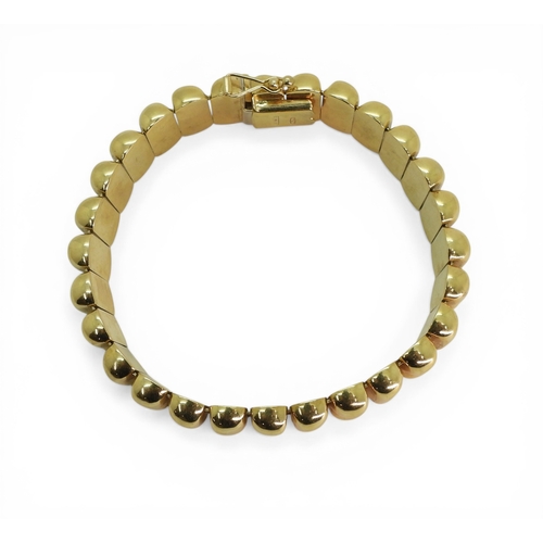 2701 - AN ITALIAN MADE BRACELETmade in 18ct gold and matching lot number 2700. length 18.2cm, width 1.2cm, ... 