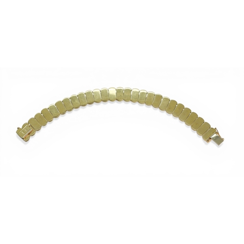 2701 - AN ITALIAN MADE BRACELETmade in 18ct gold and matching lot number 2700. length 18.2cm, width 1.2cm, ... 