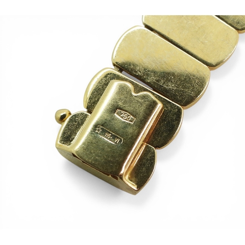 2701 - AN ITALIAN MADE BRACELETmade in 18ct gold and matching lot number 2700. length 18.2cm, width 1.2cm, ... 