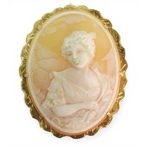 2705 - A SHELL CAMEO BROOCHmounted in 14k gold, with London import marks for 1975, the cameo finely carved ... 