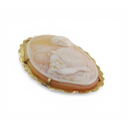2705 - A SHELL CAMEO BROOCHmounted in 14k gold, with London import marks for 1975, the cameo finely carved ... 