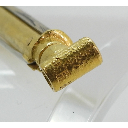 2709 - A CONTEMPORARY DIAMOND BROOCHthe body made of bright yellow metal stamped 999 with diamond and plati... 