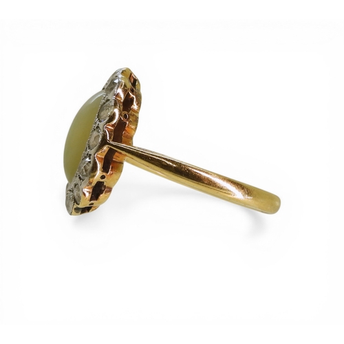 2711 - A CHRYSOBERYL & DIAMOND RINGmade in 18ct gold, set with an oval cat's eye chrysoberyl, of approx... 