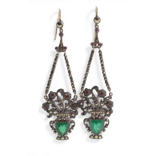 2713 - A PAIR OF 18TH CENTURY EARRINGSmade in yellow and white metal, the pendant vase of flowers design is... 