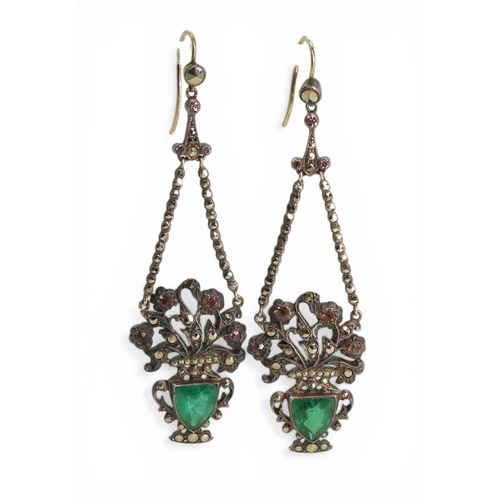2713 - A PAIR OF 18TH CENTURY EARRINGSmade in yellow and white metal, the pendant vase of flowers design is... 
