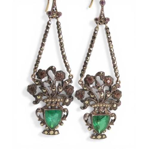 2713 - A PAIR OF 18TH CENTURY EARRINGSmade in yellow and white metal, the pendant vase of flowers design is... 
