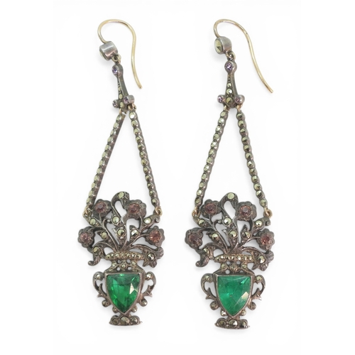 2713 - A PAIR OF 18TH CENTURY EARRINGSmade in yellow and white metal, the pendant vase of flowers design is... 