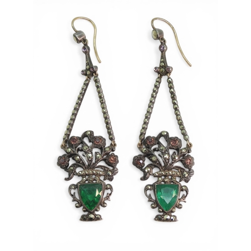 2713 - A PAIR OF 18TH CENTURY EARRINGSmade in yellow and white metal, the pendant vase of flowers design is... 
