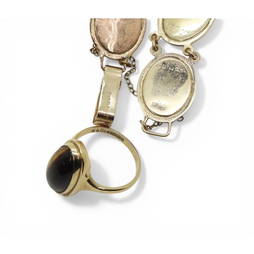 2718 - A TIGER'S EYE BRACELETmade in 9ct gold, set with oval tiger's eye gemstones of approx 15.5mm x 11.5m... 