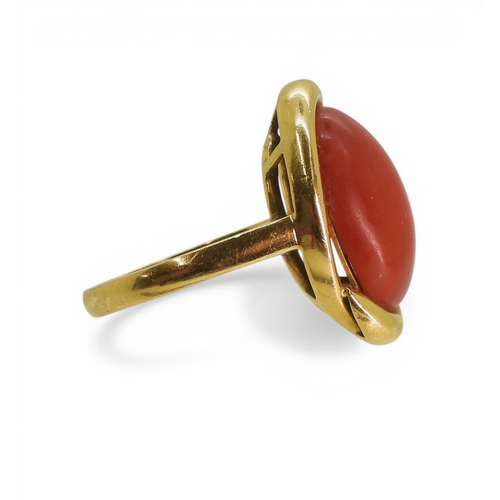 2728 - AN ITALIAN CORAL RINGmade in 18ct gold, and set with an oval red coral of 16mm x 12mm. Finger size M... 