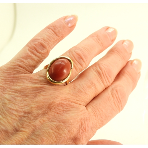 2728 - AN ITALIAN CORAL RINGmade in 18ct gold, and set with an oval red coral of 16mm x 12mm. Finger size M... 