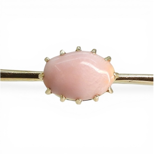 2735 - A CONCH PEARL BROOCHthe mount in bright&nbsp; &nbsp;yellow metal with a multi claw setting holding a... 