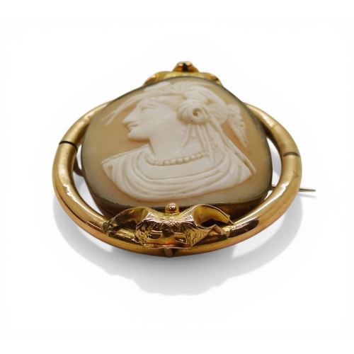2738 - A LARGE CAMEOdepicting a maiden in profile, in a yellow metal mount. dimensions of the brooch, 6cm x... 