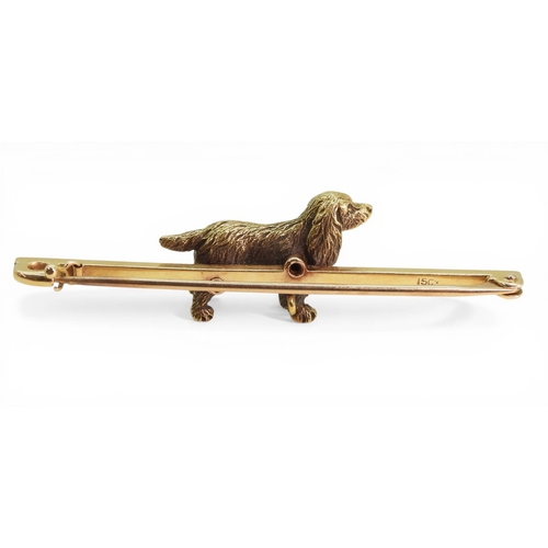2745 - A SPANIEL BROOCHmade in 15ct gold, the dog, in full three dimensions is beautifully detailed. Length... 