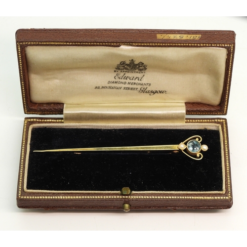 2747 - AN AQUAMARINE & PEARL BROOCHmounted in bright yellow metal, the aquamarine is milgrain set with ... 