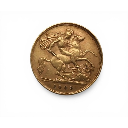 5038 - Edward VII 1901-1910) ½ Sovereign 1909ObverseUncrowned portrait of King Edward VII right, legend aro... 