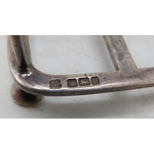 935 - A silver toast rack, by Walker & Hall, Sheffield, and another example, Birmingham 1926, 228gms (... 