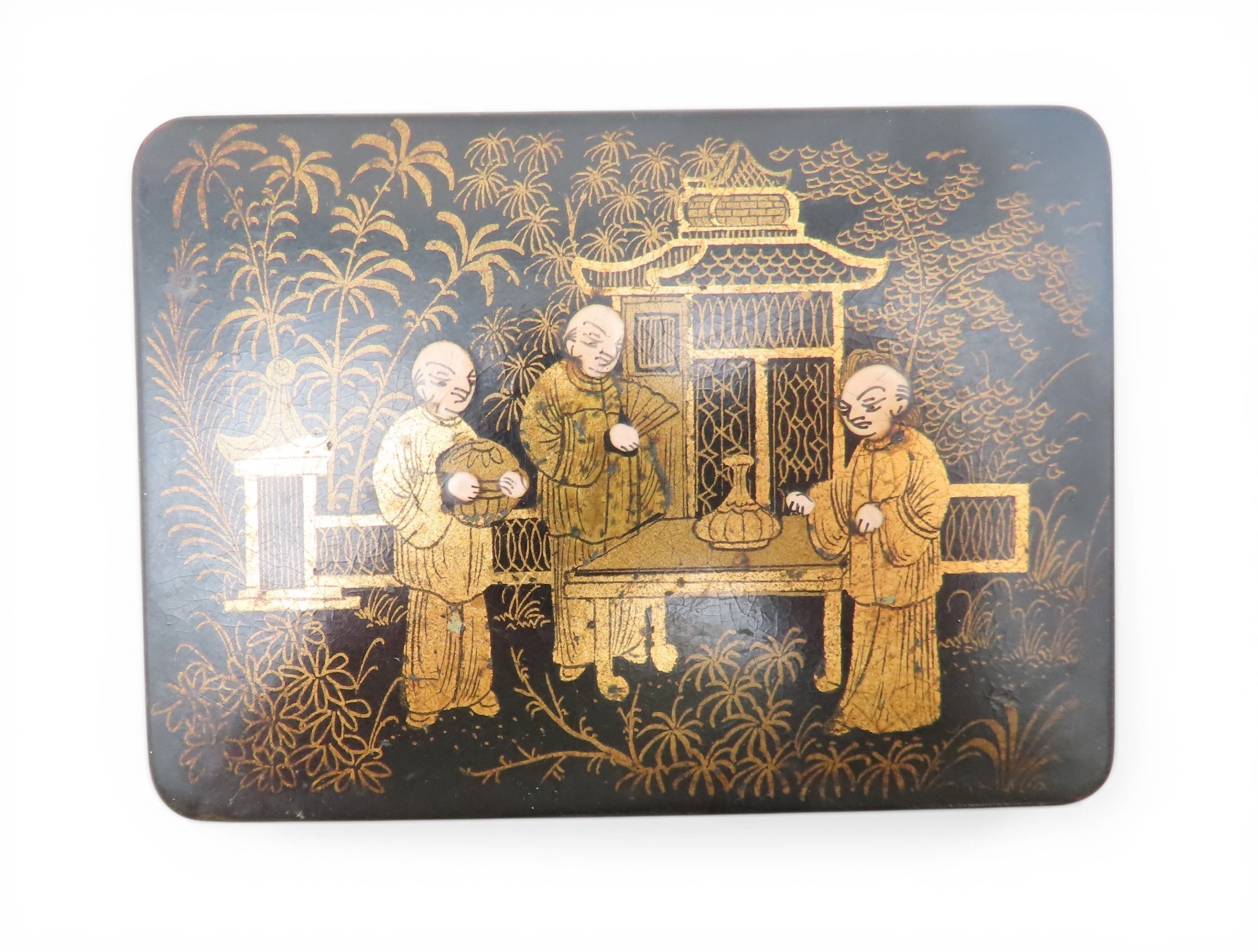 A Chinese gilt lacquer snuff box, four other snuff boxes (5)