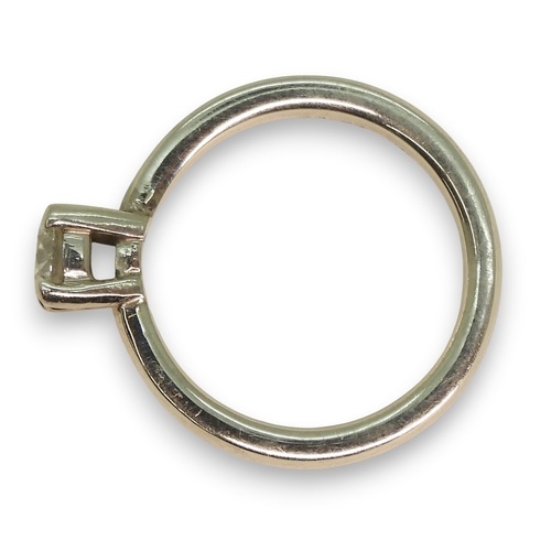 768 - A platinum diamond solitaire ring, Made by Rosendorff's of Amsterdam, set with an estimated approx 0... 