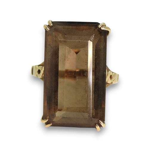 781 - A 9ct gold large smokey quartz ring set with an oblong quartz of approx 25mm x 14.9mm, size V, weigh... 