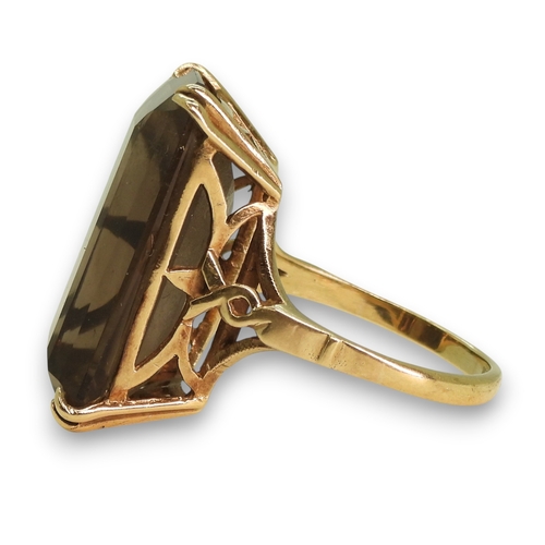 781 - A 9ct gold large smokey quartz ring set with an oblong quartz of approx 25mm x 14.9mm, size V, weigh... 