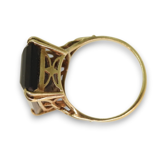 781 - A 9ct gold large smokey quartz ring set with an oblong quartz of approx 25mm x 14.9mm, size V, weigh... 