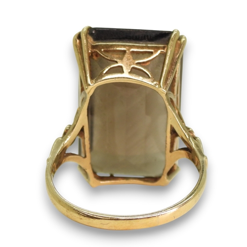 781 - A 9ct gold large smokey quartz ring set with an oblong quartz of approx 25mm x 14.9mm, size V, weigh... 