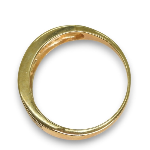 788 - A 9ct gold clear gem set panel ring, size O, weight 2.9gms