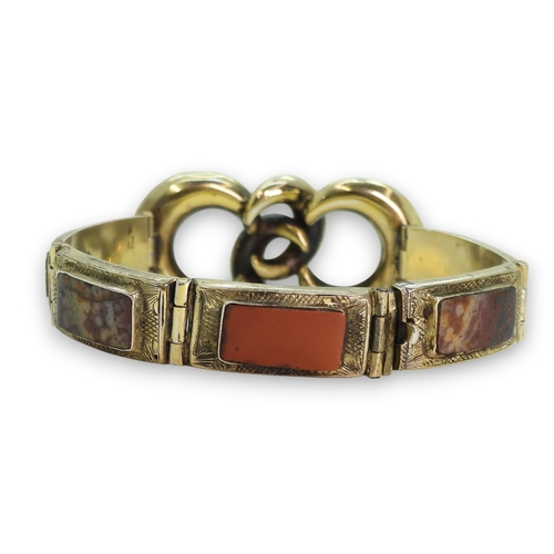 800 - A gilded white metal Scottish agate inlaid knot bracelet, length 16cm, weight 20.4gms