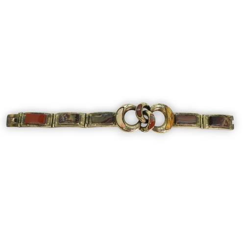 800 - A gilded white metal Scottish agate inlaid knot bracelet, length 16cm, weight 20.4gms