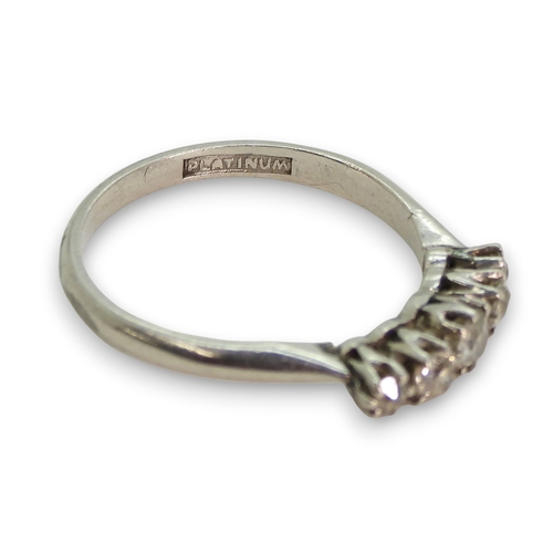 804 - A platinum five stone diamond ring, set with five old cut diamonds with an estimated approx combined... 