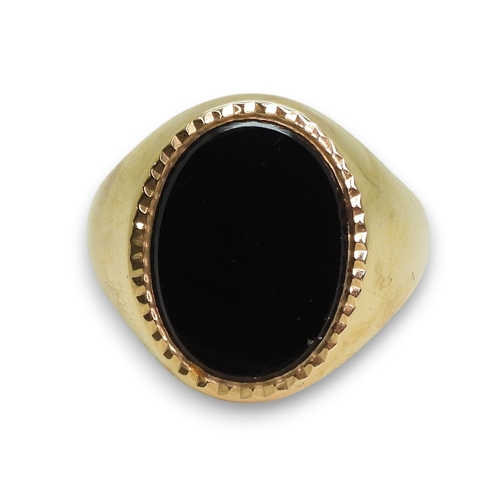807 - A 9ct gold onyx signet ring, size U1/2, weight 7.5gms