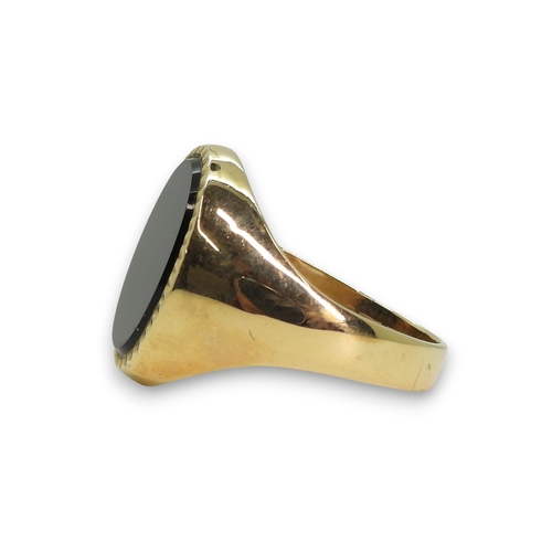 807 - A 9ct gold onyx signet ring, size U1/2, weight 7.5gms