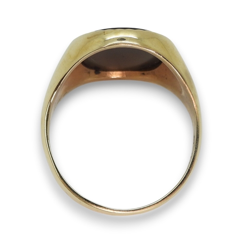 807 - A 9ct gold onyx signet ring, size U1/2, weight 7.5gms