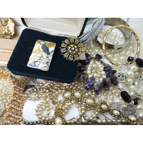 861 - A quantity of vintage heavily beaded net material, a retro diamante collar necklace, faux pearls, au... 