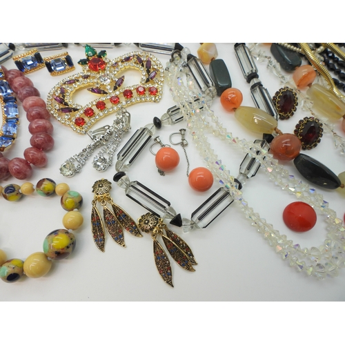 863 - A string of Art Deco glass beads, diamante crown brooch, good blue diamante necklace and earring set... 
